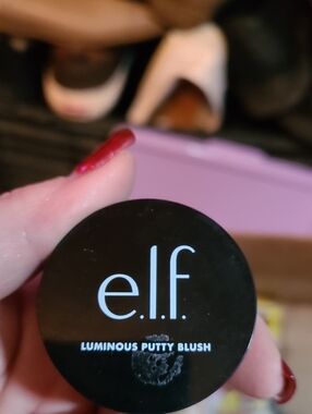 e.l.f. Luminous Putty Blush - Black Lid